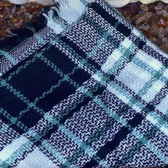 New! Wander Agio Black/White/Sage Green Plaid Triangle Scarf/Shawl/Wrap One Size - Picture 4 of 7